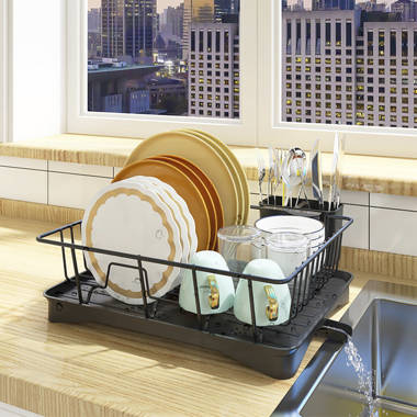 Dish drainer with online drip tray